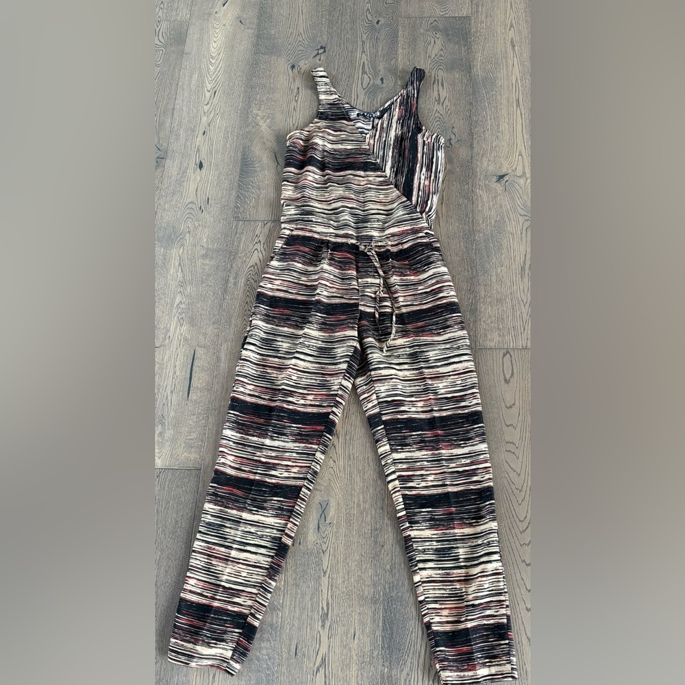 Volcom light weight jumpsuit with waist tie. Super cute/barely worn